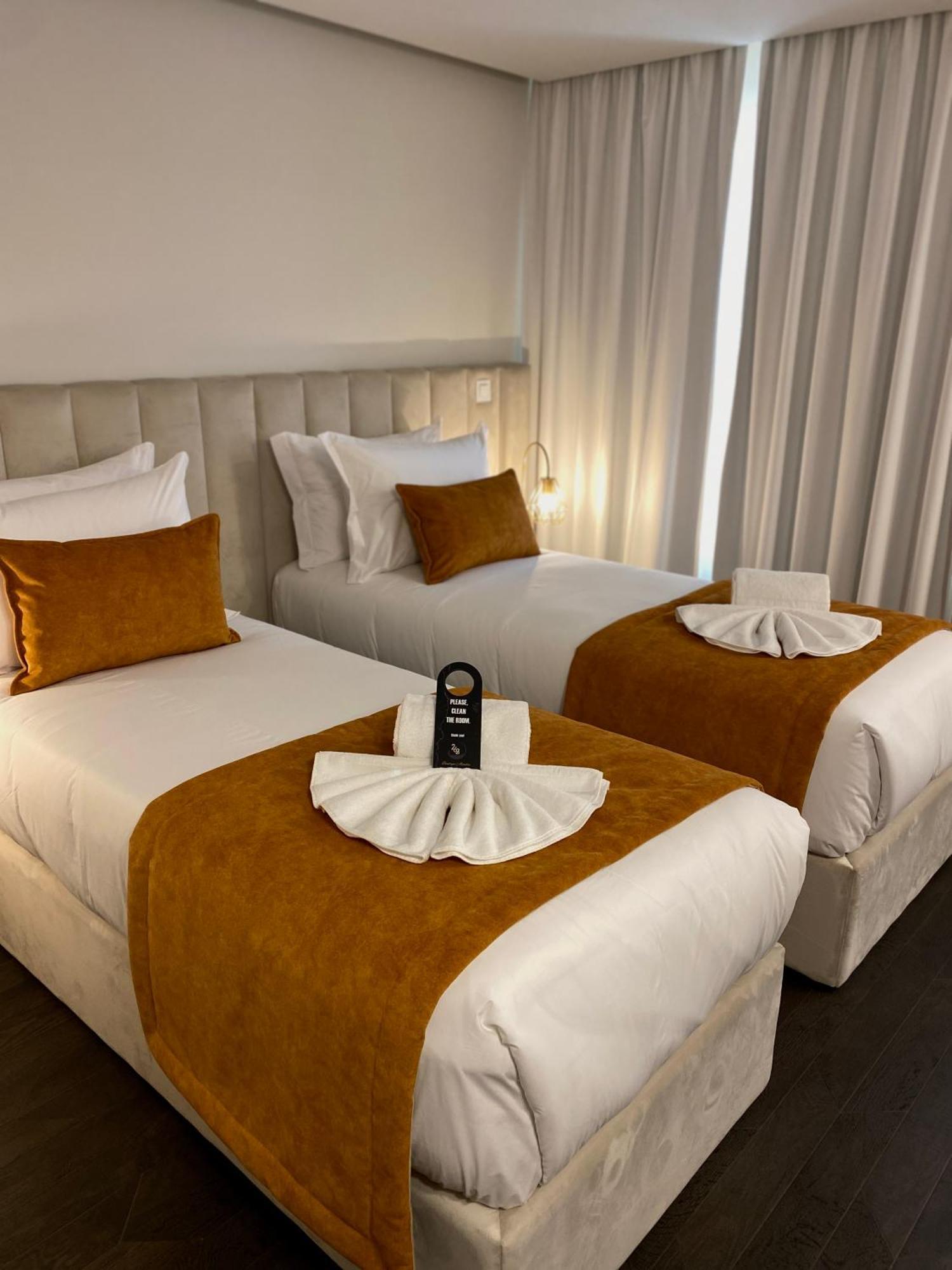 Twin Room,1594065144:JPEG